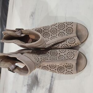 Jellypop Cream Dress Shoes with Peep-Toe Design